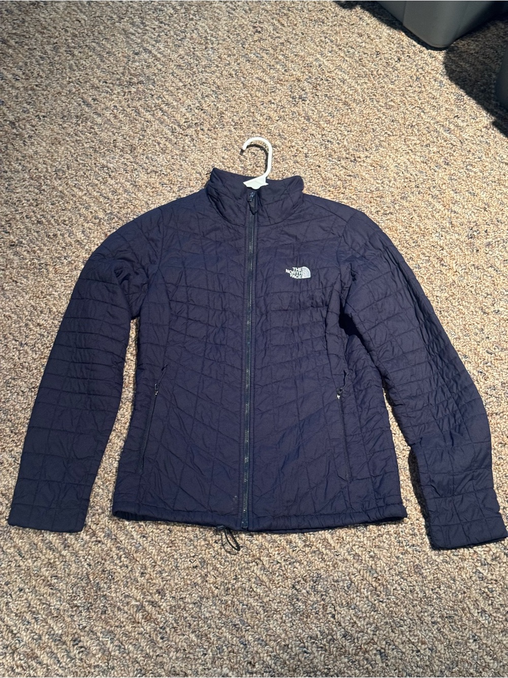 The North Face Women's Quilted Puffer Jacket - Navy Blue, Size Small, Comfy!